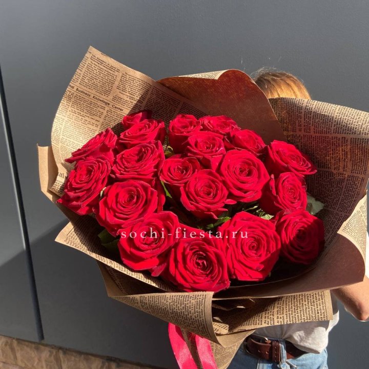 19 красных роз Леди Крафт в Стерлитамаке