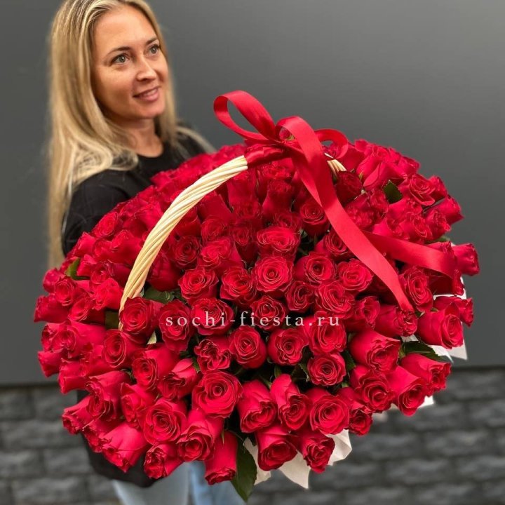 151 красная  роза в корзине в Стерлитамаке