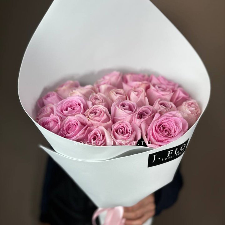 25 розовых роз в Стерлитамаке