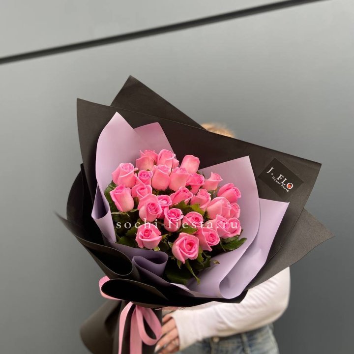 19 розовых роз  в Стерлитамаке