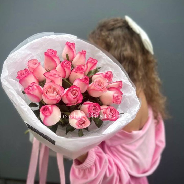 21 розовые розы Венди  в оформлении в Стерлитамаке