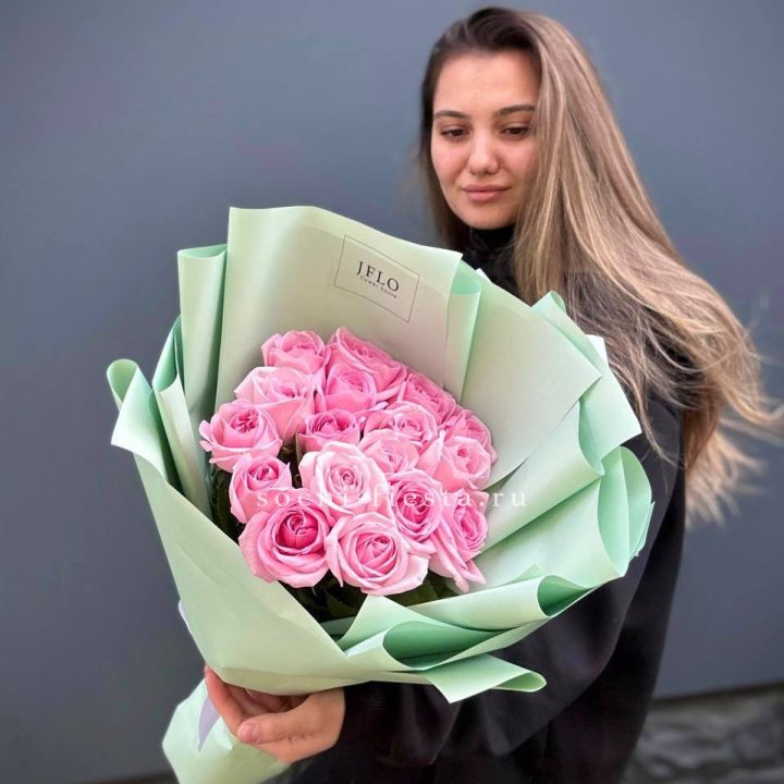 17 розовых роз в Стерлитамаке