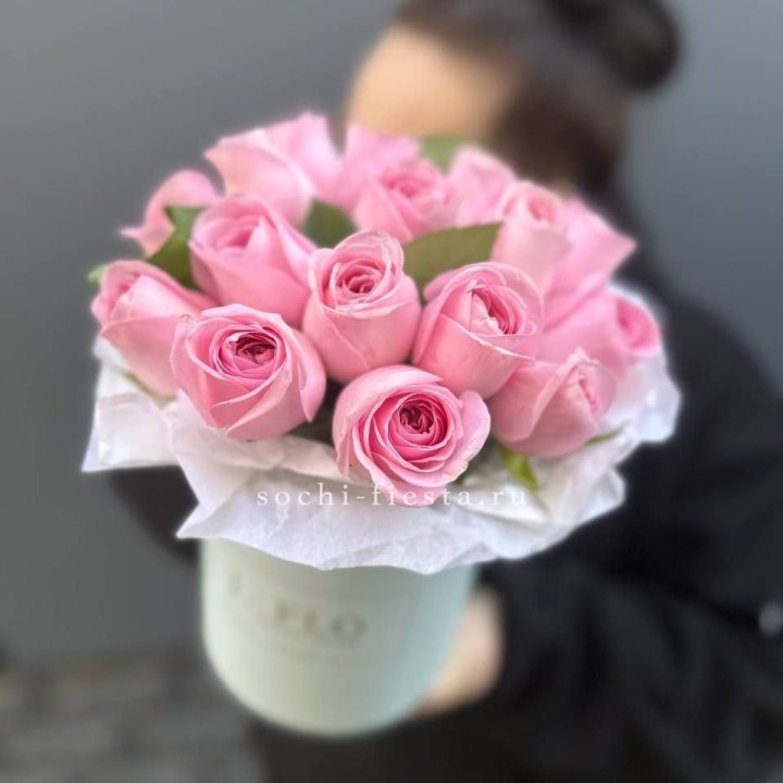 17 розовых роз в цилиндре в Стерлитамаке