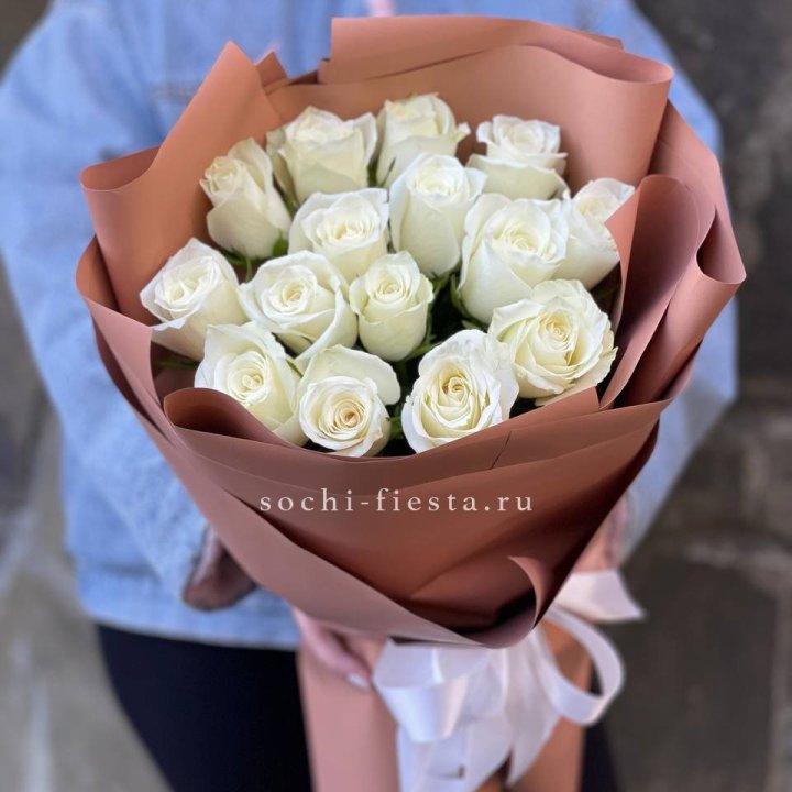15 белых роз сиена в Стерлитамаке
