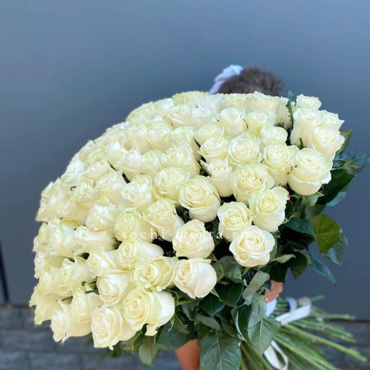101 белая высокая роза в Стерлитамаке