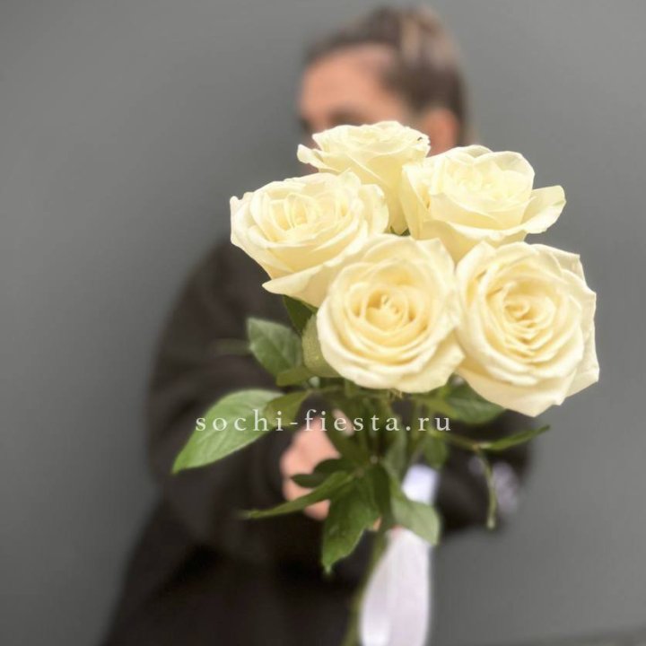 Букет 5 белых роз  в Стерлитамаке