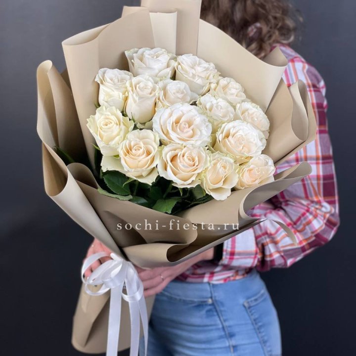 15 белых роз кофе в Стерлитамаке