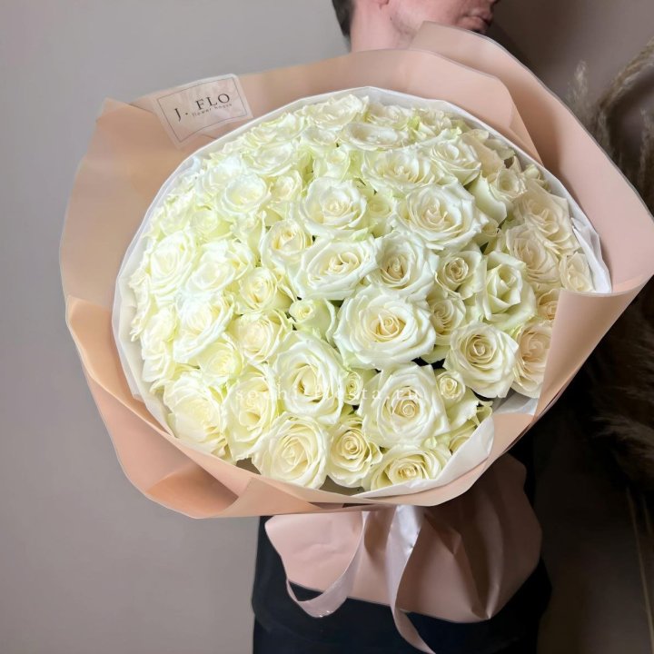 51 белая  роза в оформлении в Стерлитамаке