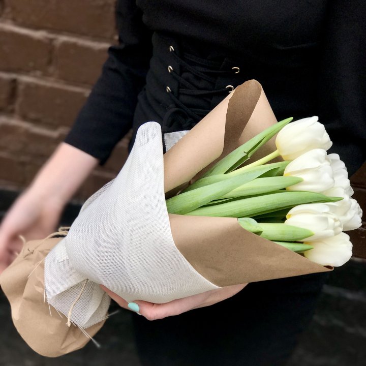 Букет белых тюльпанов в Стерлитамаке